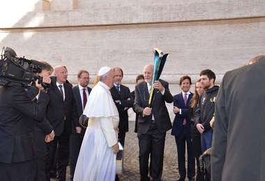 fiaccola universiade in vaticano